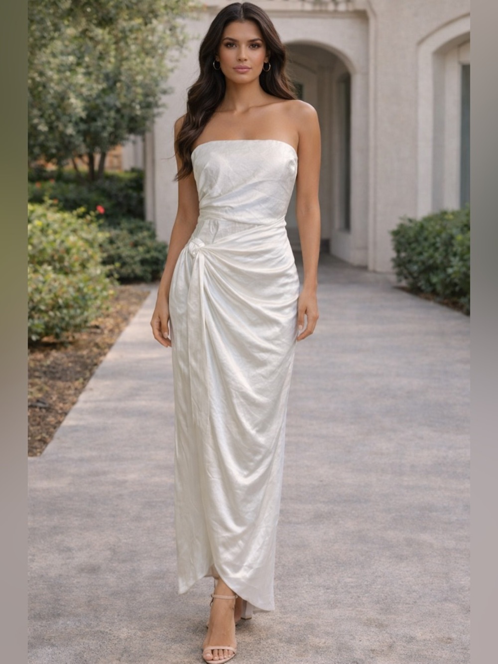 ⸻
SELFIE LESLIE White Satin Strapless Maxi Dress NWT Size Medium Elegant Slit